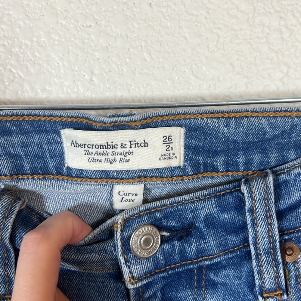 Abercrombie & Fitch Curve Love Ankle Straight Ultra High Rise size 26/2Regular - Picture 3 of 7